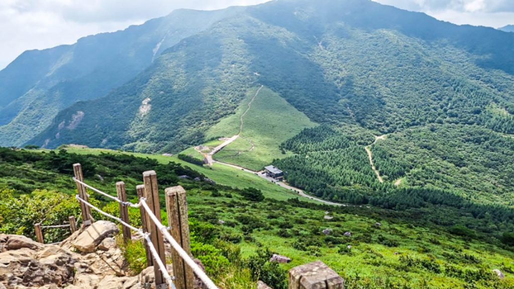 신불산 정상에서 바라본 간월재